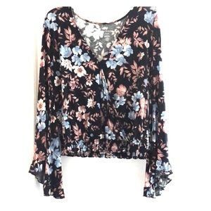 American Eagle bell sleeved shirt